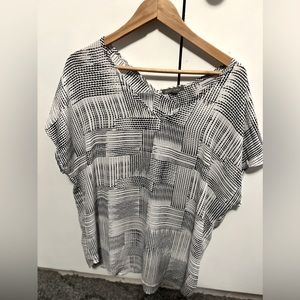 Women’s blouse size XL. No holes or stains